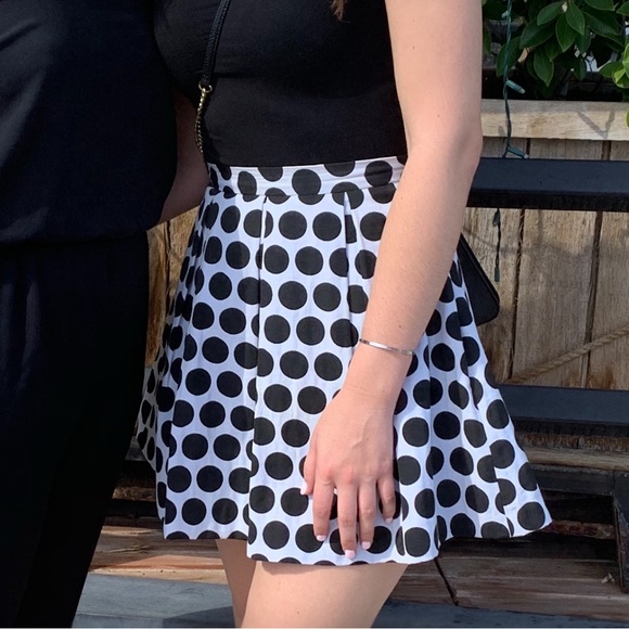 French Connection Polka Dot pleated mini Skirt black and White size 2 - Picture 1 of 4